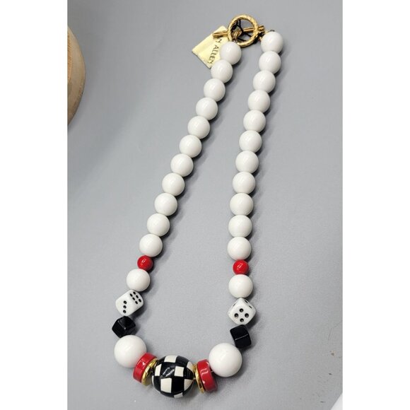 Vintage Van Allen White Red Casino Dice Vegas Beaded Choker Necklace N1A - Picture 4 of 5
